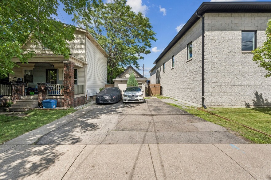 43 Whitfield Av, Hamilton, ON for sale - Building Photo - Image 3 of 15