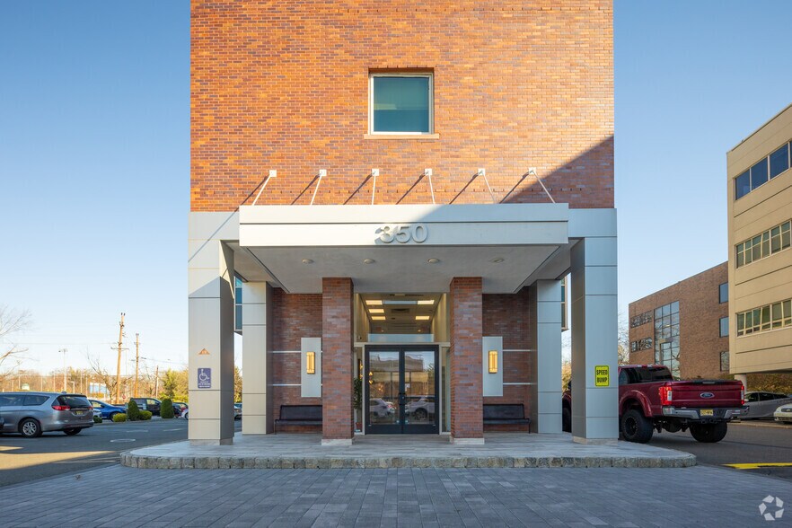 350 W Passaic St, Rochelle Park, NJ à louer - Photo du bâtiment - Image 2 de 8