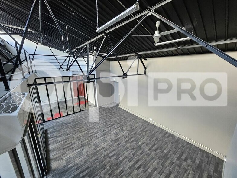 Office in Reims for lease - Building Photo - Image 1 of 12