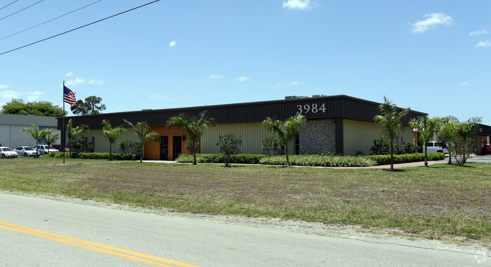 3984 Arnold Ave, Naples, FL for sale - Primary Photo - Image 1 of 8