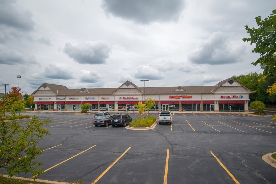 3106-3108 Three Oaks Rd, Cary, IL for lease - Building Photo - Image 1 of 8