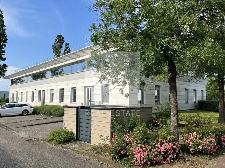 5 Rue Edison, Bron à louer - Photo du bâtiment - Image 2 de 9