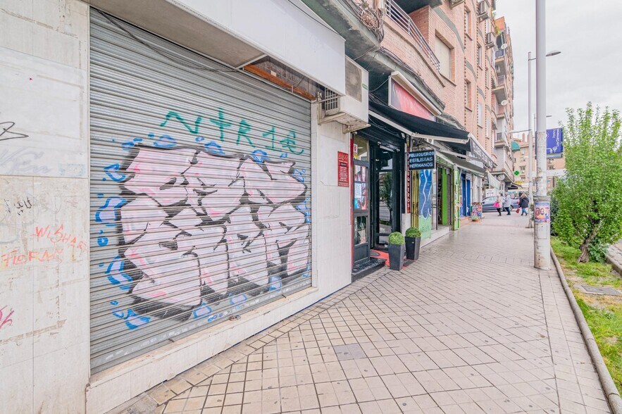 Commerce de détail dans Granada, Granada à vendre - Photo du bâtiment - Image 1 de 26
