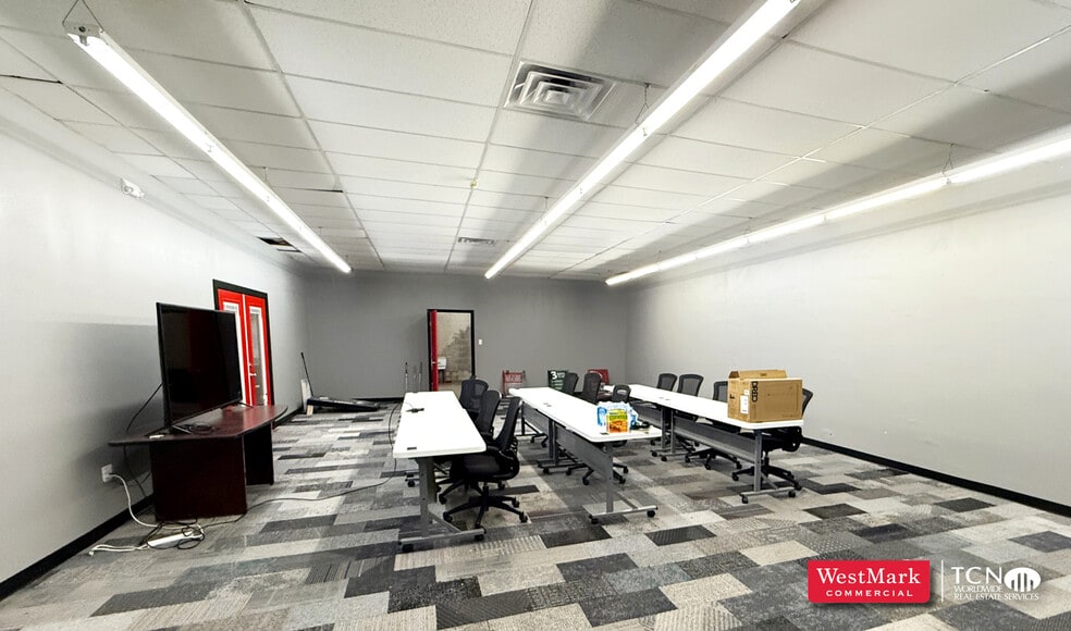 309 N University Ave, Lubbock, TX for lease - Building Photo - Image 3 of 6