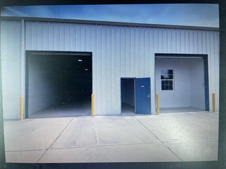 18440 Paulson Dr, Port Charlotte, FL à louer - Photo du bâtiment - Image 2 de 11