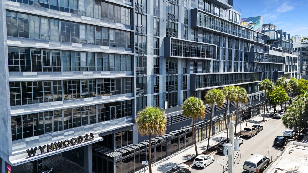 240 NW 25th St, Miami, FL à louer - Photo du bâtiment - Image 3 de 19