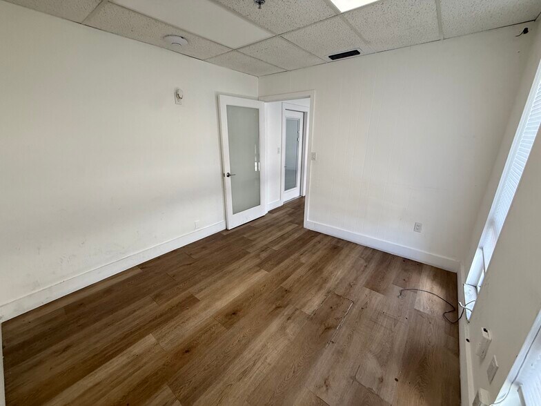 800 NE 125th St, North Miami, FL à louer - Photo du bâtiment - Image 3 de 7
