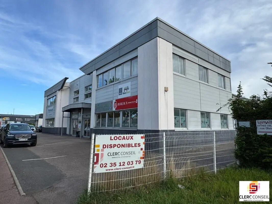 Office in Le Petit-Quevilly for lease Building Photo- Image 1 of 11