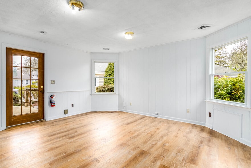 320 Gifford St, Falmouth, MA à vendre - Photo du bâtiment - Image 3 de 34