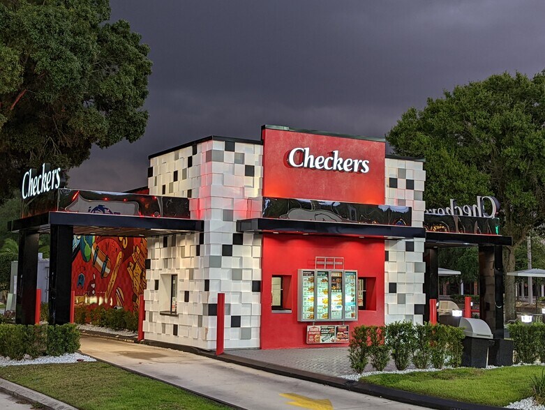 1495 US Highway 1, Vero Beach, FL à louer - Photo du bâtiment - Image 2 de 4