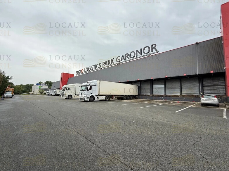 Flex in Le Blanc-Mesnil for lease - Building Photo - Image 3 of 11