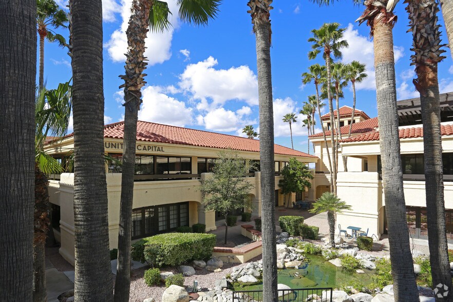 1820 E River Rd, Tucson, AZ à louer - Photo du bâtiment - Image 3 de 24