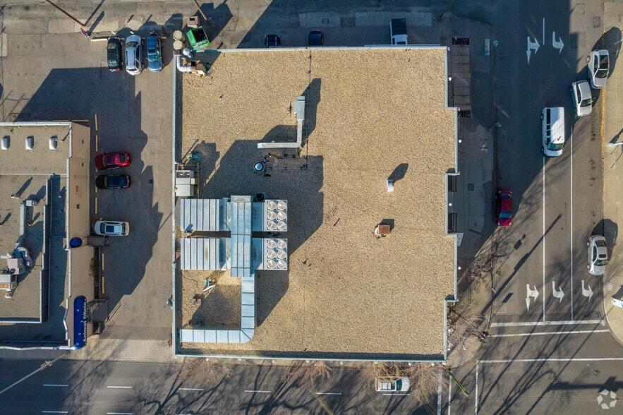 1000 9th Ave SW, Calgary, AB for lease - Aerial - Image 3 of 4