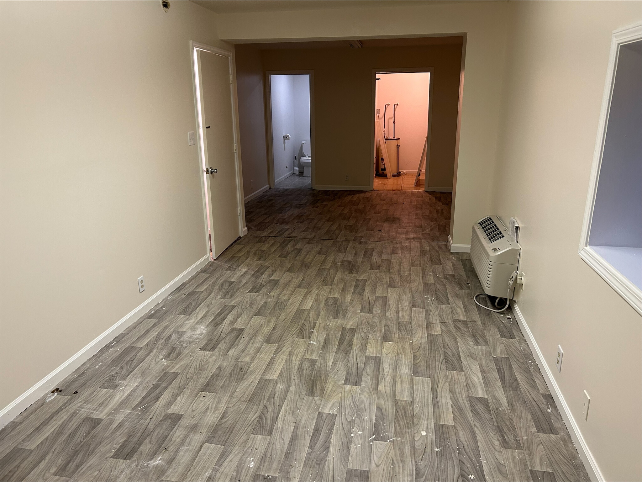 196 E Plaza Dr, Mooresville, NC à louer Photo intérieure- Image 1 de 4