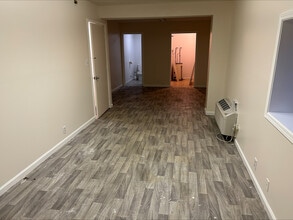 196 E Plaza Dr, Mooresville, NC à louer Photo intérieure- Image 1 de 4