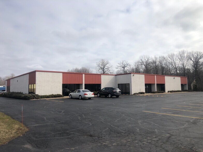 2416 Industrial Dr, Neenah, WI à louer - Photo principale - Image 2 de 5