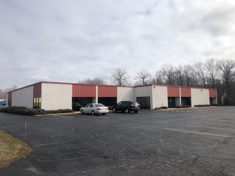 2416 Industrial Dr, Neenah, WI for lease - Primary Photo - Image 2 of 5