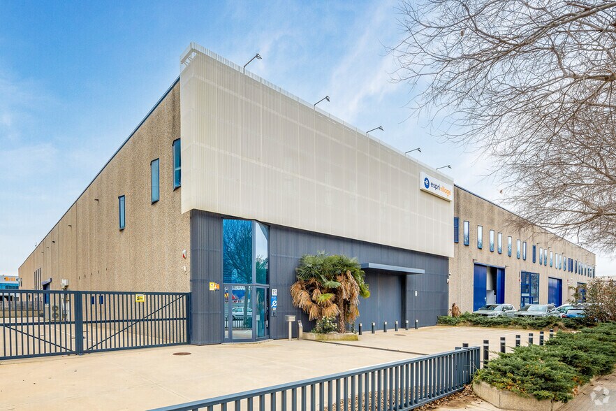 Industrial in L'Hospitalet de Llobregat, Barcelona for lease - Primary Photo - Image 1 of 6