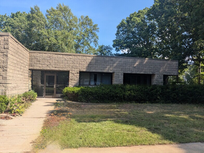 2526 Bypass Rd, Elkhart, IN à louer - Photo du bâtiment - Image 2 de 12