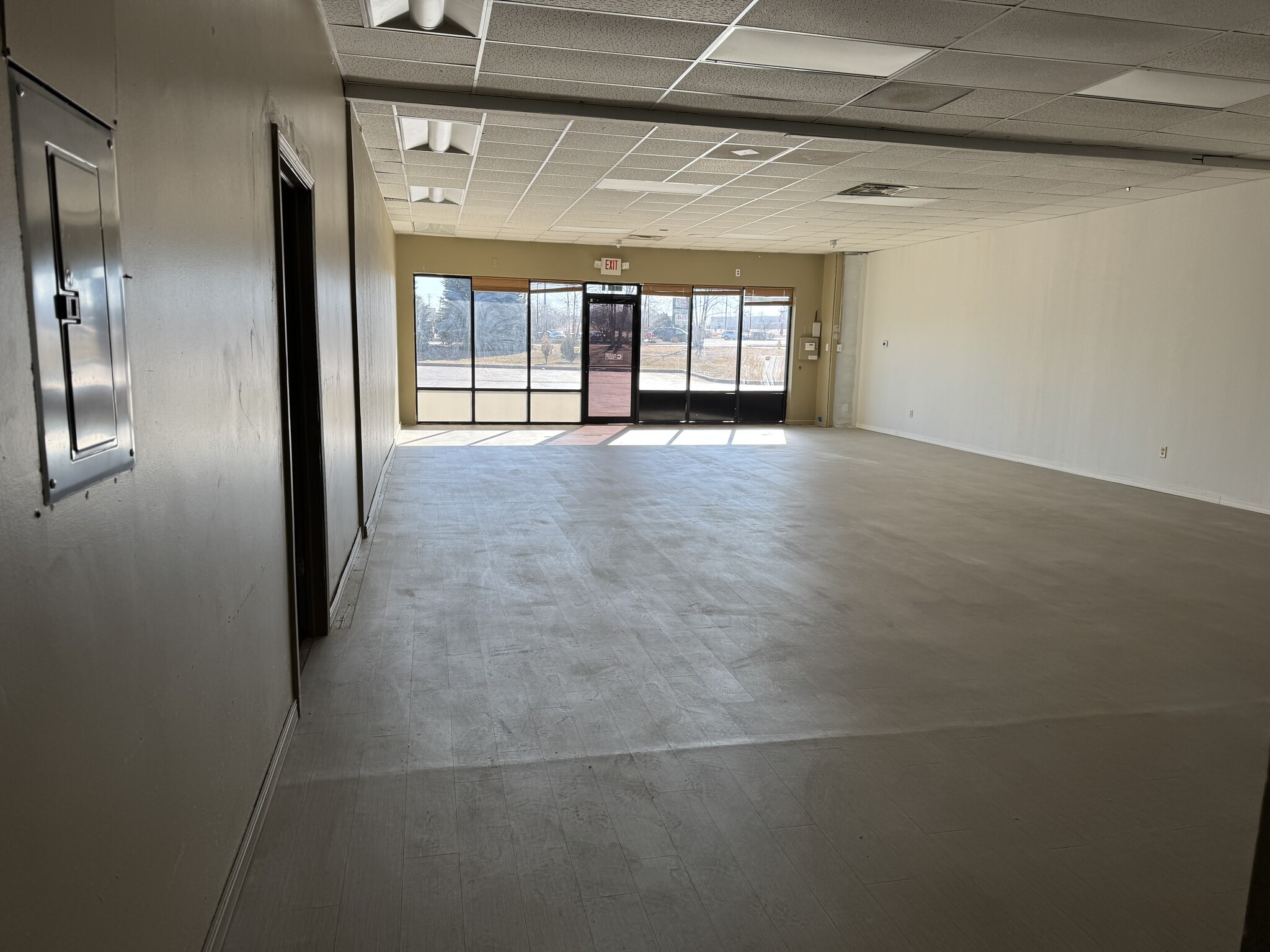 262 N Phelps Ave, Rockford, IL for lease Interior Photo- Image 1 of 16