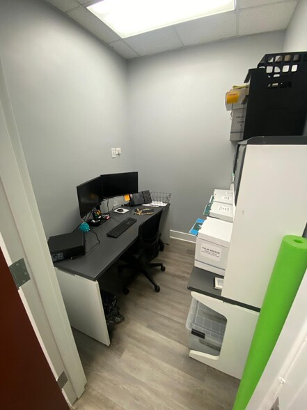 200 N Harbor Pl, Davidson, NC for lease - Building Photo - Image 2 of 8