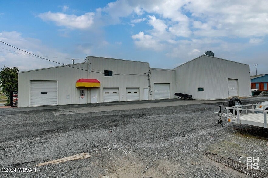 102 S Henderson St, Lock Haven, PA à vendre - Photo du bâtiment - Image 1 de 28