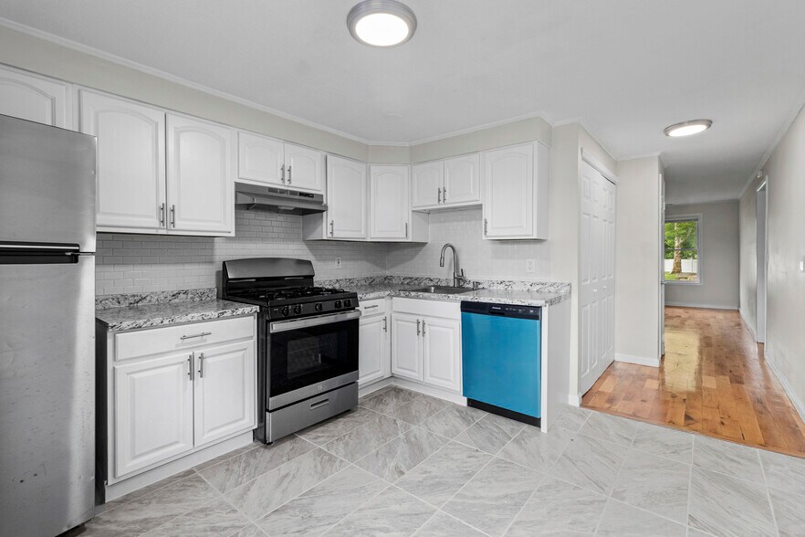 Bridgeport 88 portefeuille de 3 propriétés à vendre sur LoopNet.ca - Photo du bâtiment - Image 3 de 9