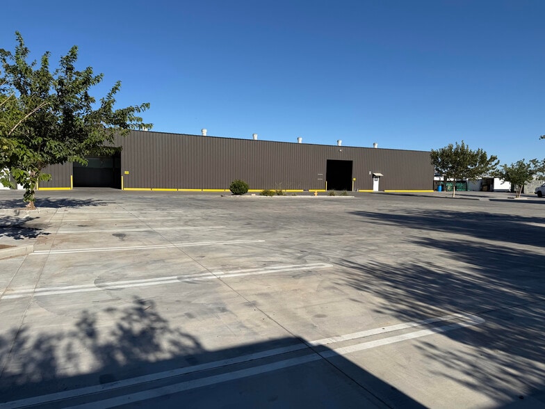 13586 Central Rd, Apple Valley, CA for lease - Building Photo - Image 3 of 3