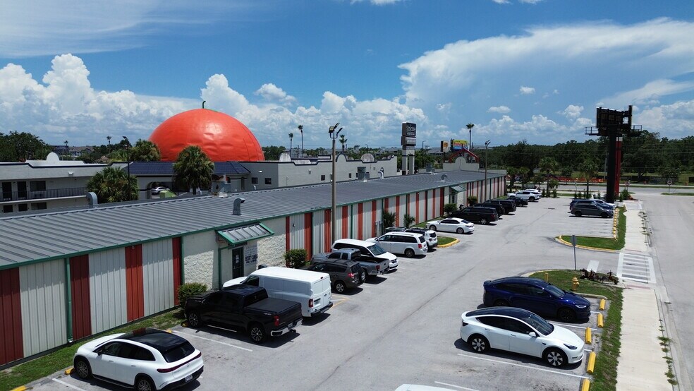 5401 W Irlo Bronson Memorial Hwy, Kissimmee, FL à louer - Photo du bâtiment - Image 2 de 7