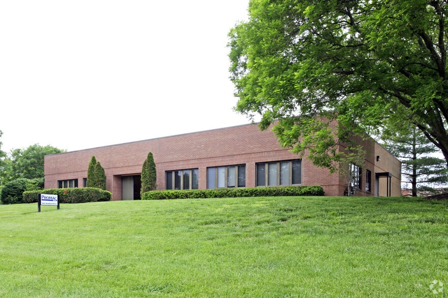 1601 Headland Dr, Fenton, MO à louer - Photo principale - Image 1 de 2