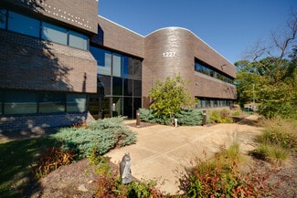 Plus de détails pour 1227 Fern Ridge Pky, Creve Coeur, MO - Bureau à louer