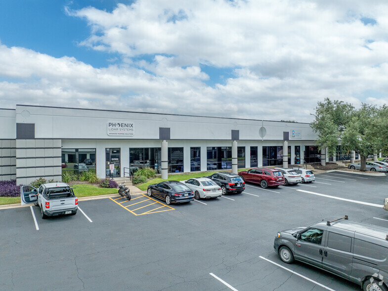 2113 Wells Branch Pky, Austin, TX for lease - Building Photo - Image 1 of 19