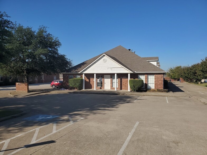 2707 Bolton Boone Dr, DeSoto, TX for lease - Building Photo - Image 1 of 5