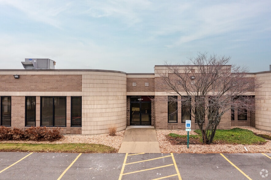 735 Tollgate Rd, Elgin, IL for sale - Building Photo - Image 3 of 6