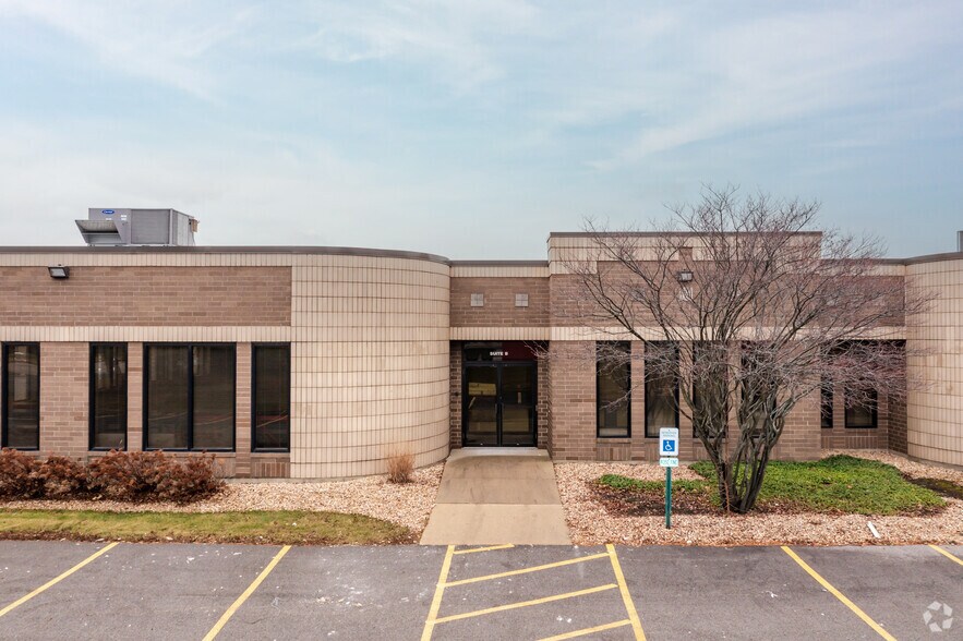 735 Tollgate Rd, Elgin, IL à vendre - Photo du bâtiment - Image 3 de 6