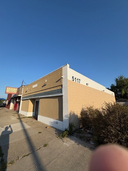5117-5121 E 7 Mile Rd, Detroit, MI à vendre - Photo du bâtiment - Image 2 de 9
