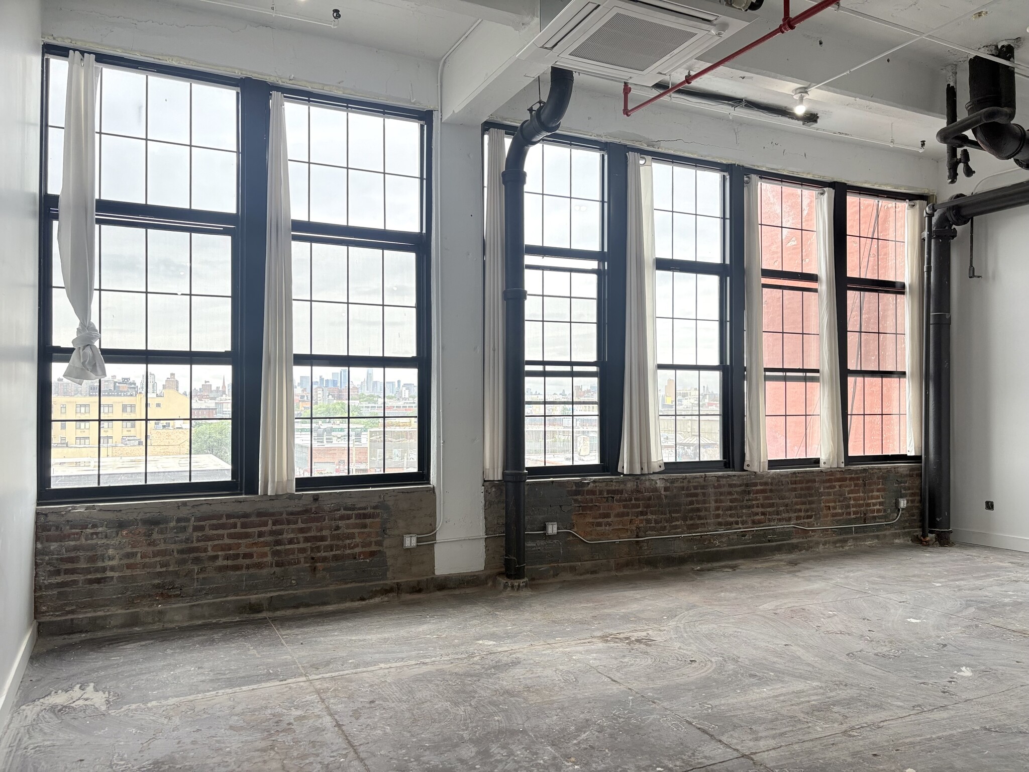 538 Johnson Ave, Brooklyn, NY for lease Interior Photo- Image 1 of 6