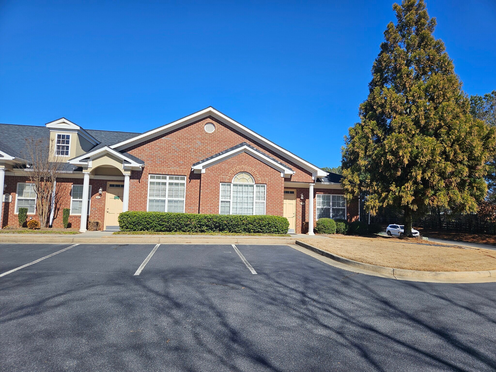 1815 Lockeway Dr, Alpharetta, GA à louer Photo principale- Image 1 de 3