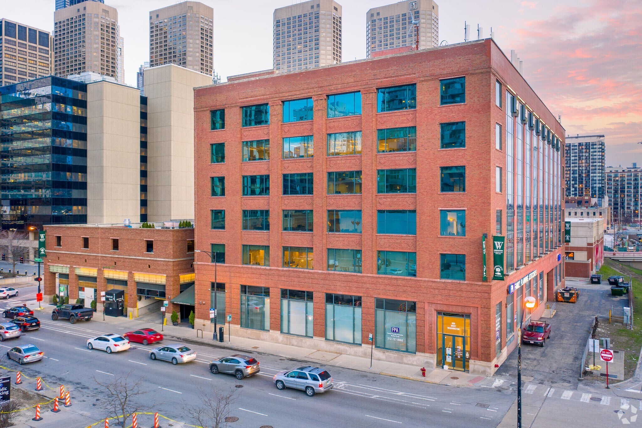 651-659 W Washington Blvd, Chicago, IL à louer Photo du bâtiment- Image 1 de 13