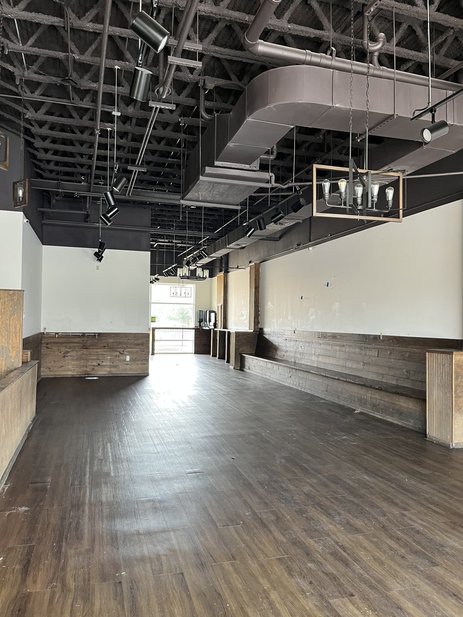 3002 Hardy St, Hattiesburg, MS for lease Interior Photo- Image 1 of 6