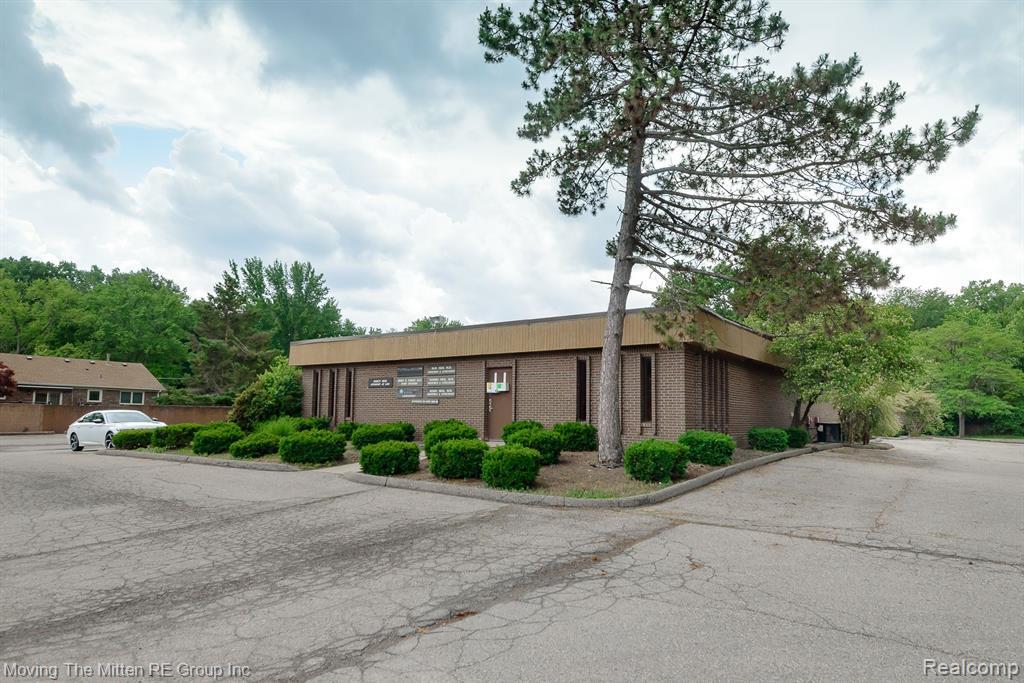 10533-10535 Farmington Rd, Livonia, MI à louer Photo du bâtiment- Image 1 de 19