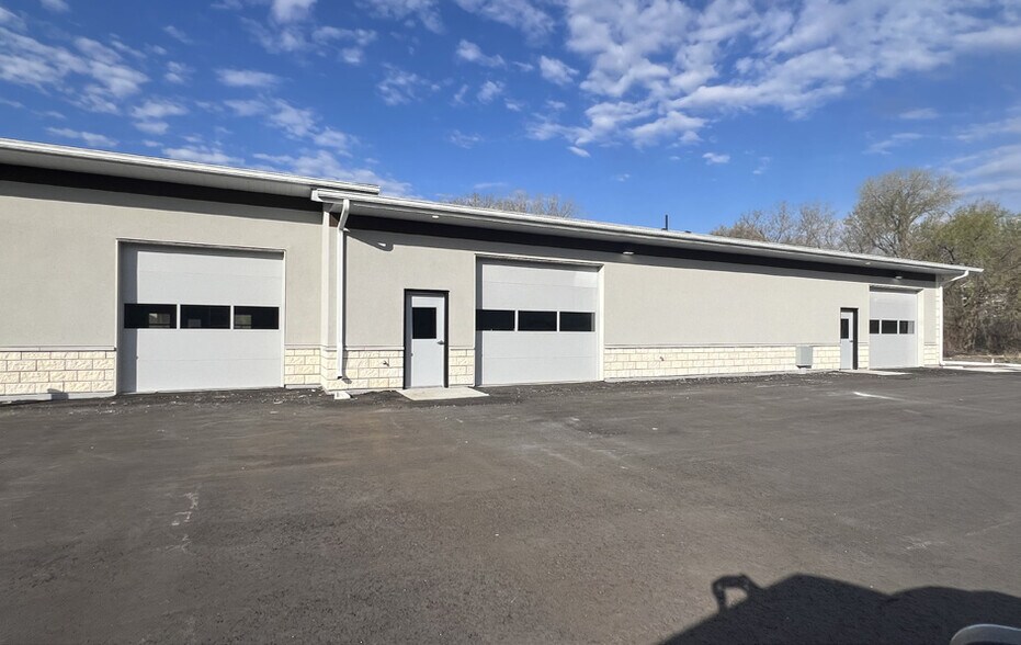 2950 Chaska Blvd, Chaska, MN à louer - Photo du bâtiment - Image 2 de 4