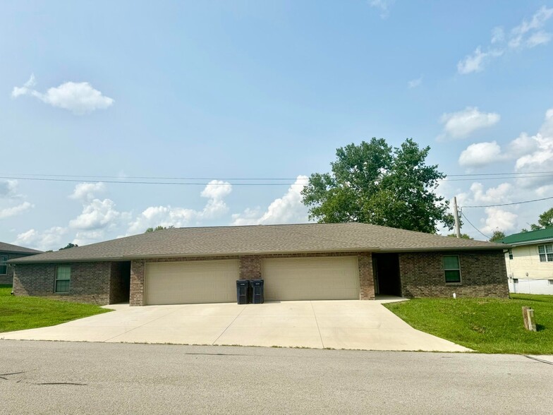 723 Hawthorne St, Houston, MO for sale - Primary Photo - Image 1 of 14