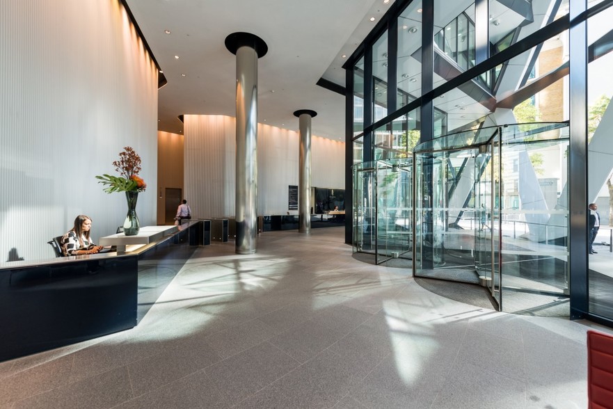 30 St Mary Axe, London for lease - Interior Photo - Image 2 of 8