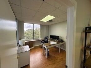 3000 Gulf To Bay Blvd, Clearwater, FL for lease Interior Photo- Image 2 of 4