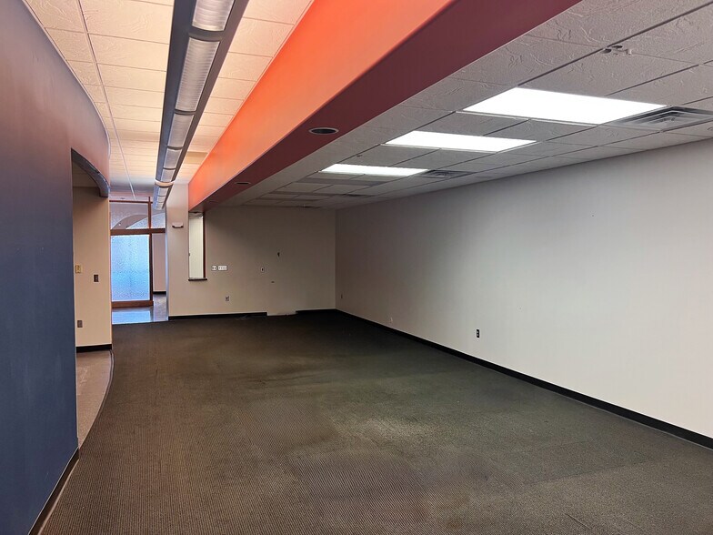 7718-7730 E 37th St, Wichita, KS à louer - Photo intérieure - Image 3 de 7