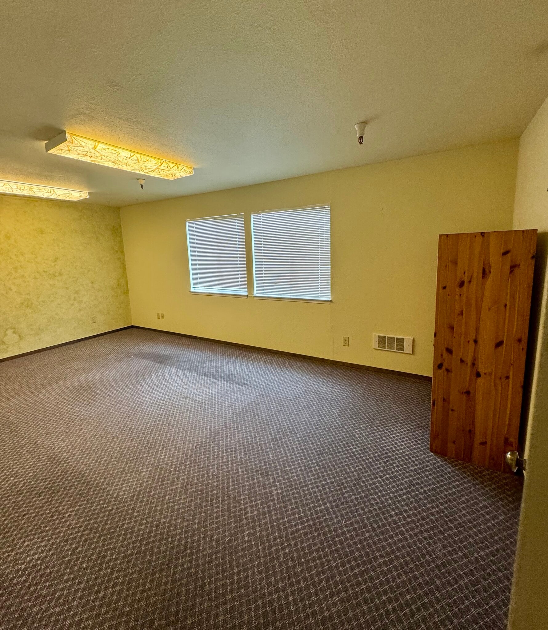 799 Main St, Half Moon Bay, CA for lease Interior Photo- Image 1 of 13