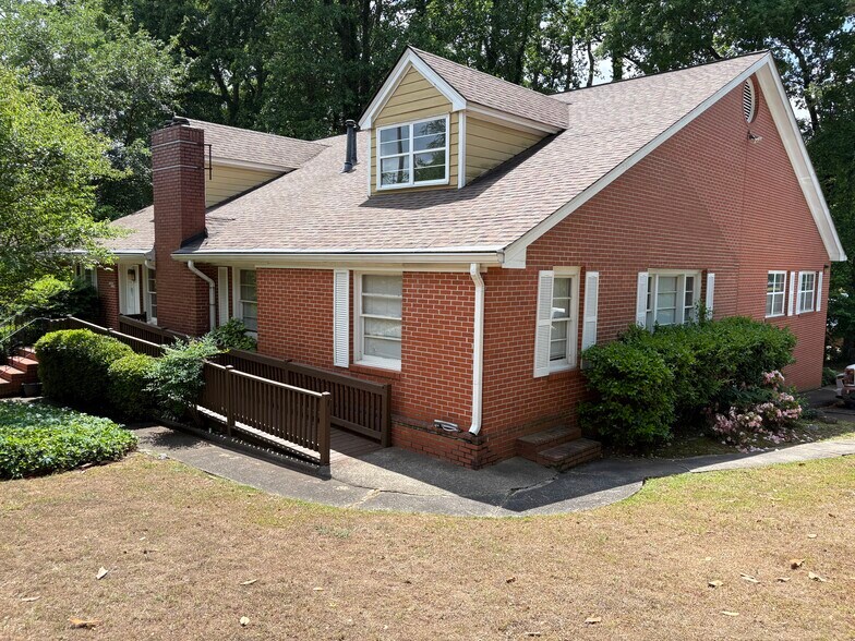 100 SE Dogwood Dr, Marietta, GA à vendre - Photo du bâtiment - Image 2 de 8