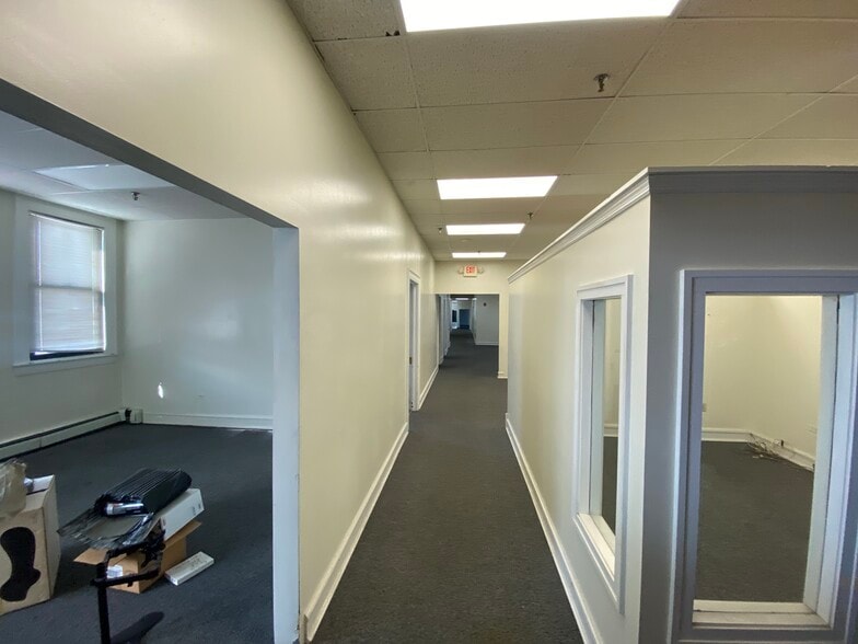 1900 Foss Park Ave, North Chicago, IL à vendre - Photo intérieure - Image 3 de 13