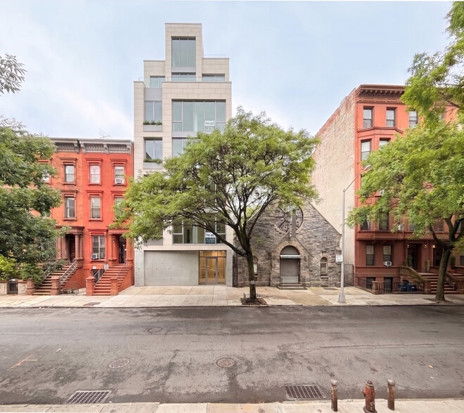 142 W 131st St, New York, NY for sale - Building Photo - Image 2 of 9